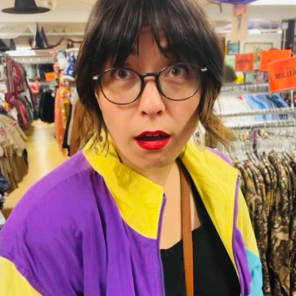 Hi, I’m Kana, from Thrift Basket by Kana. 🩷